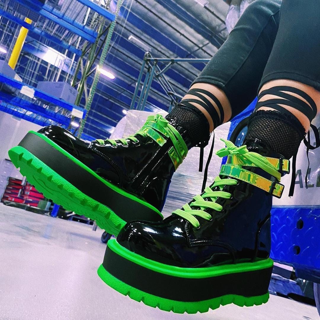 Botines Demonia Slacker-52 UV Iridescent Mujer Negros Verdes | MX-8-SQK